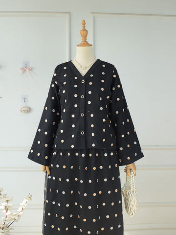 BLACK DAISY - BLACK BUTTON-FRONT TOP