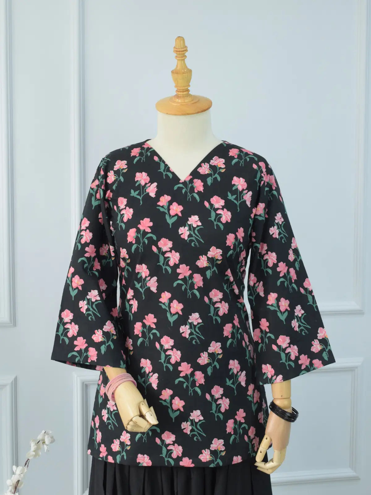 Black Petal black floral kurti with black shalwar full outfit view – casual Pakistani lawn suit styled on mannequin with bangles