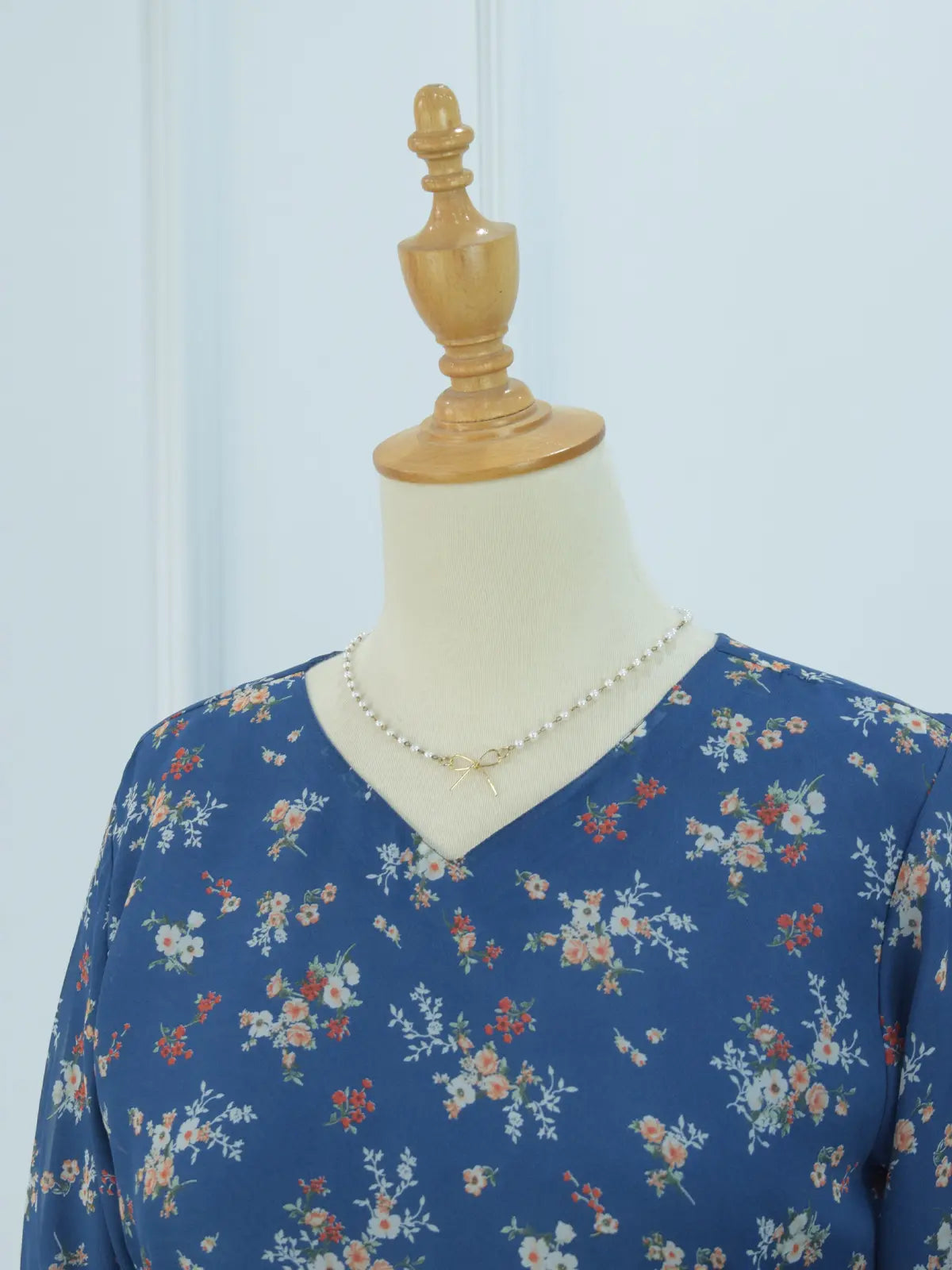 Close-up of V-neckline, Virelia blue kurti with necklace