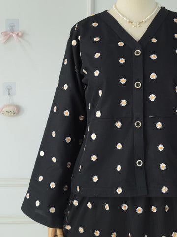 BLACK DAISY - BLACK BUTTON-FRONT TOP