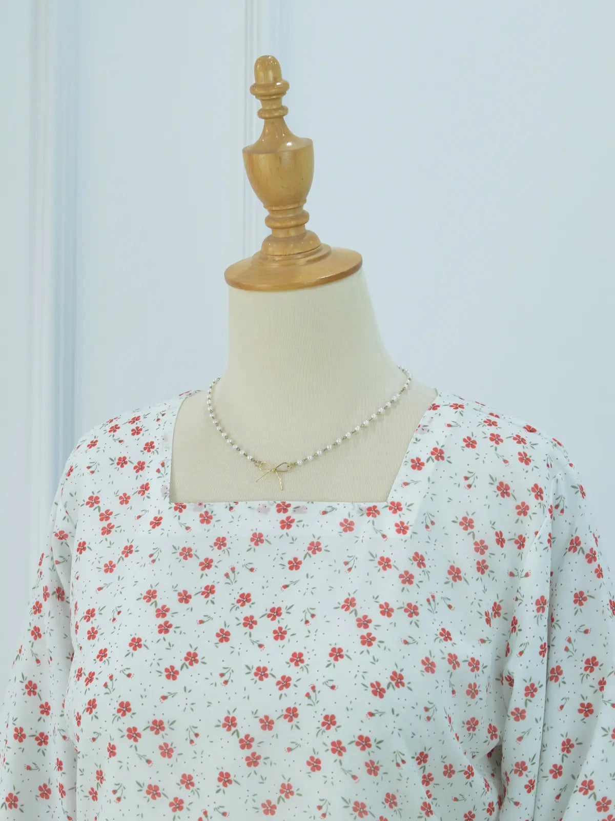 Close-up of V-neckline, Elvina white kurti with necklace