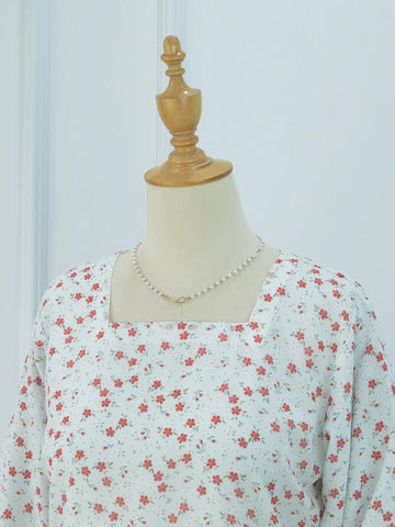 Close-up of V-neckline, Elvina white kurti with necklace