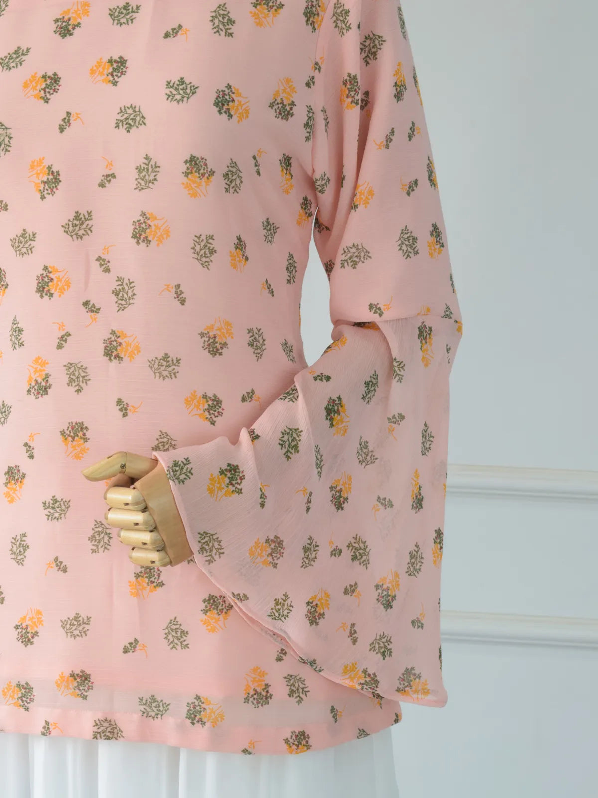 Close-up of sheer chiffon flared bell sleeveon ROBES Azelia light pink floral kurti