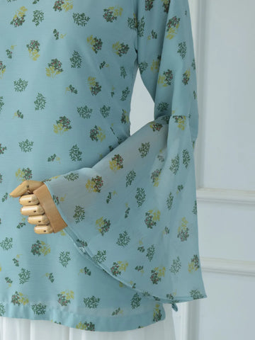 Close-up of sheer chiffon flared bell sleeve on ROBES Cerelia pastel blue floral kurti